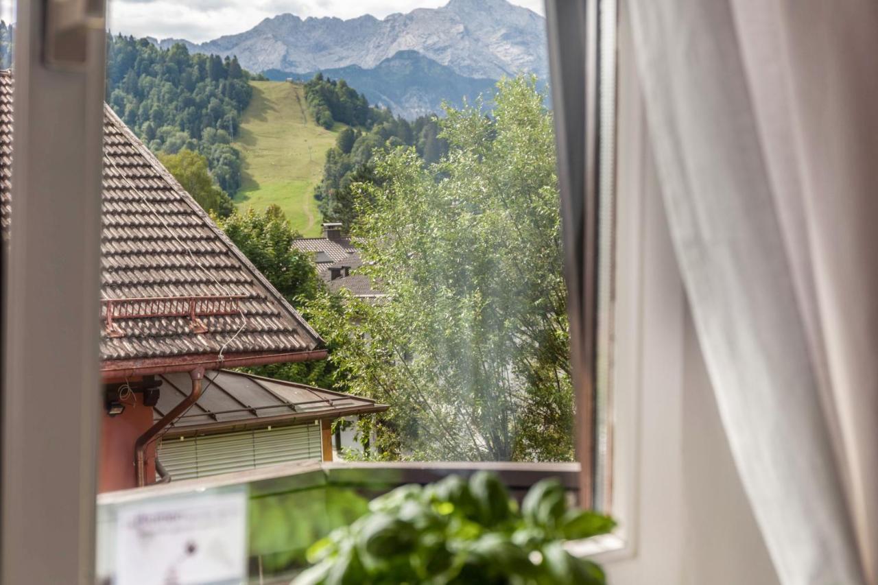 Fewo im Blauen Haus Dg Garmisch-Partenkirchen Exterior foto